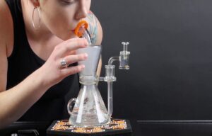Comparing Well the Features of Dab Rigs and Bongs
